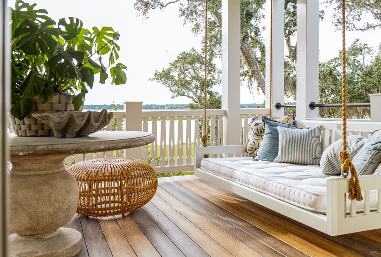 Looking to do a low-maintenance update on the exterior of your home? Learn how you can follow 2020 trends.